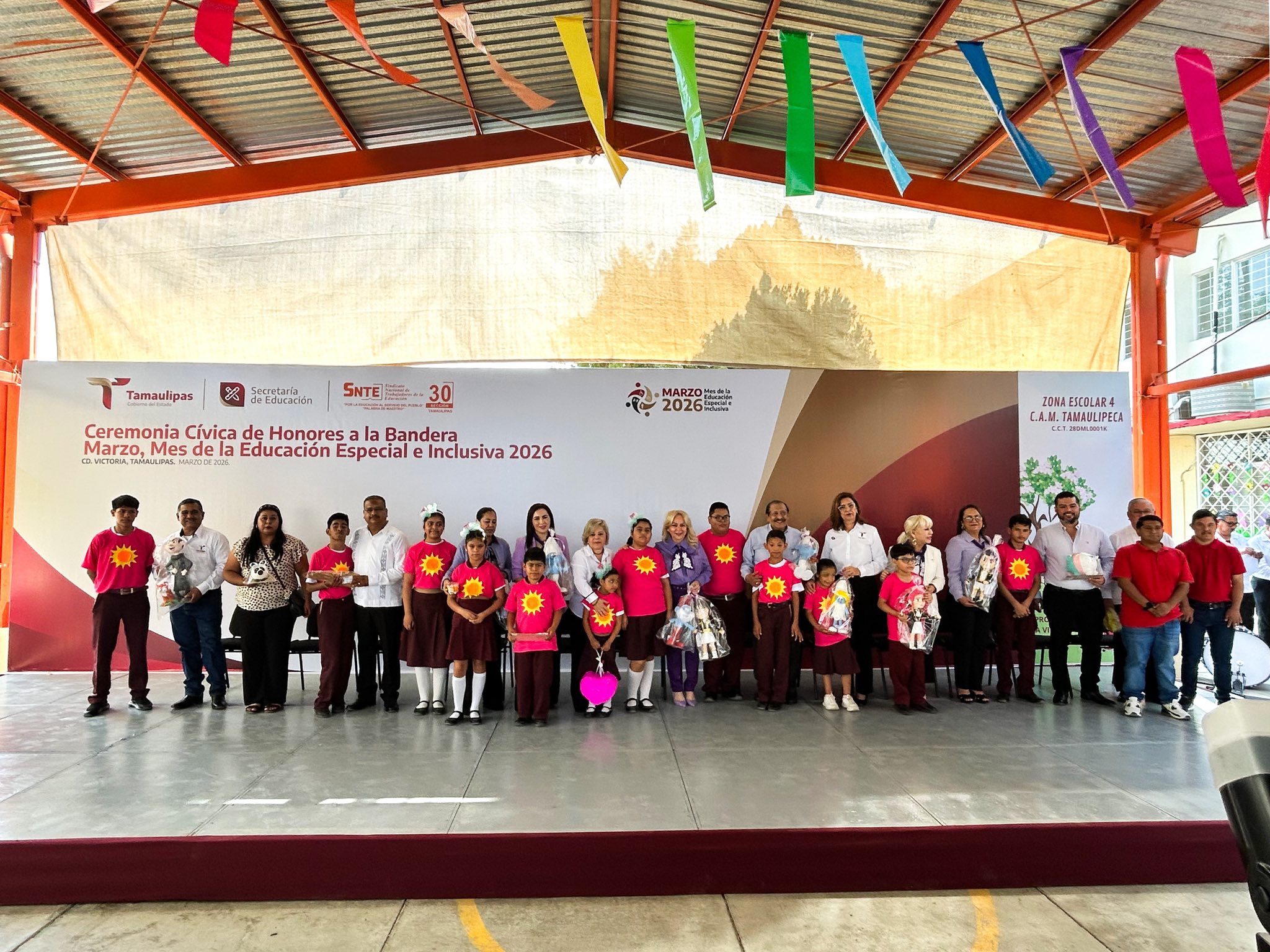 CETE participa en ceremonia cívica por el Mes de la Educación Especial e Inclusiva.